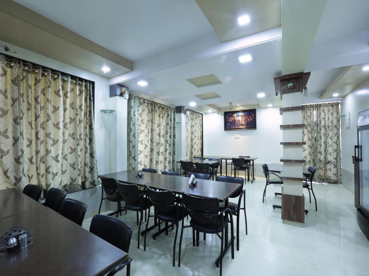 Oyo 4198 Hotel Shri Sai Murli Shirdi Exterior foto